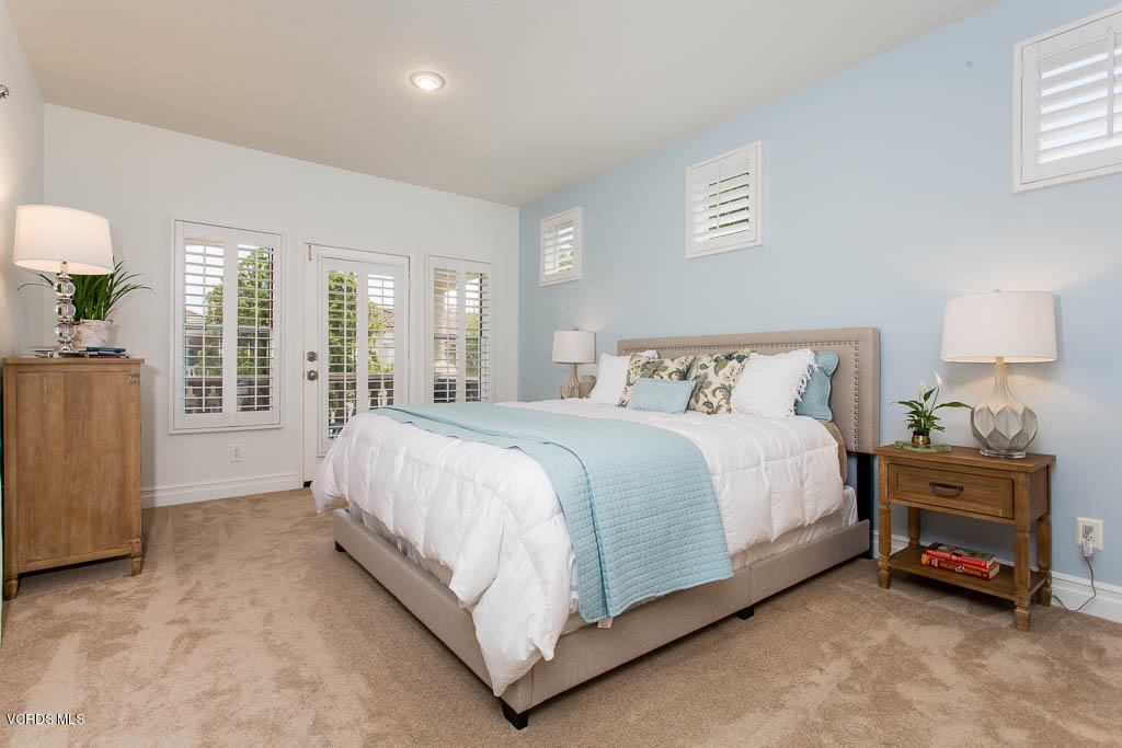11245 Bentcreek Road Moorpark, CA 93021 - Photo 34 of 48 a spacious bedroom with a bed and a lamp