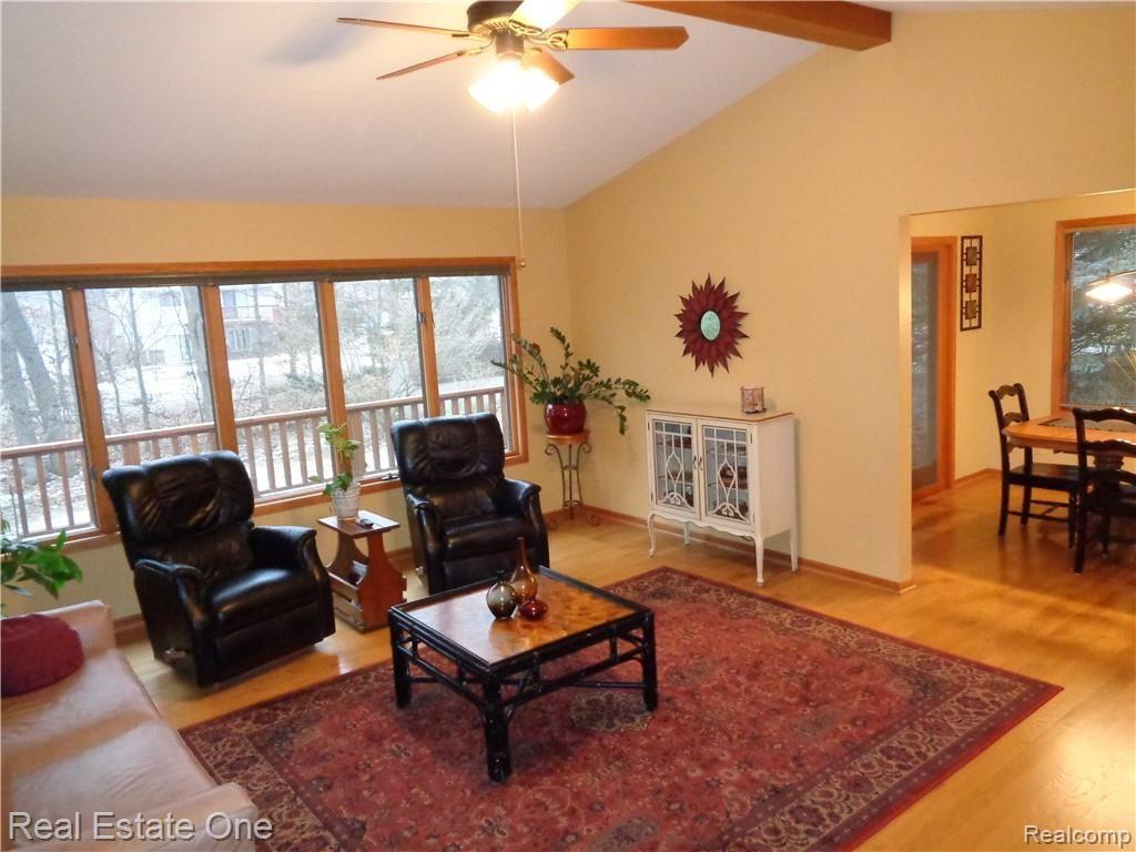 9590 Ridge Top Trail Clarkston, MI 48348 - Photo 17 of 80 On to the greatroom...