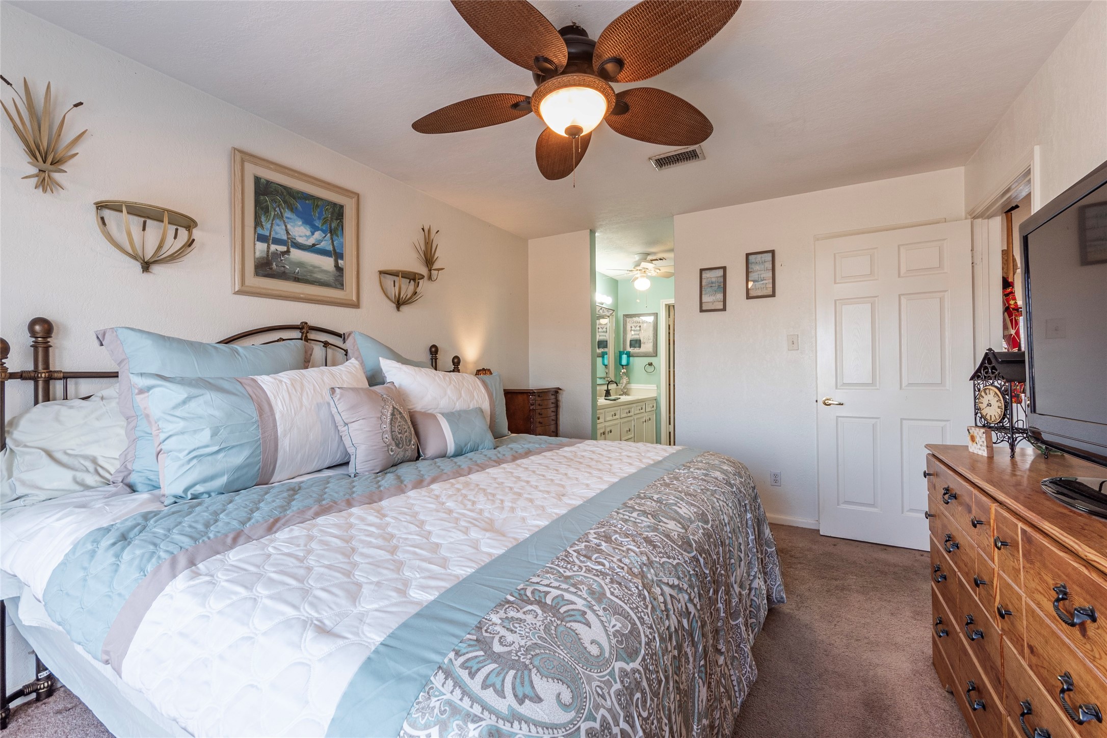 3 Pelican La Marque, TX 77568 - Photo 14 of 46 a bedroom with double bed and a flat screen tv