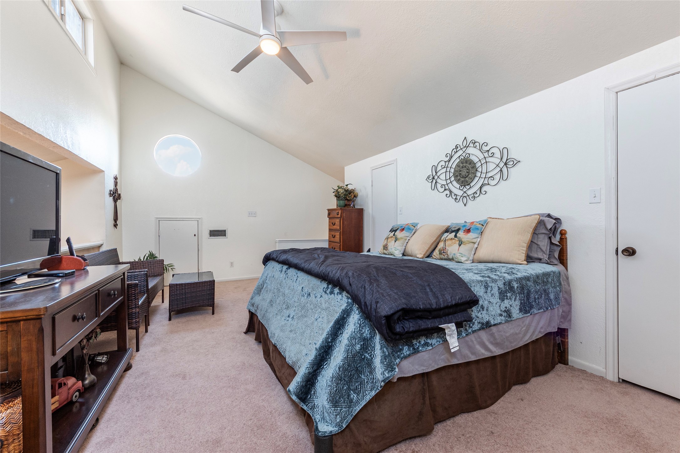 3 Pelican La Marque, TX 77568 - Photo 19 of 46 a bedroom with a bed and a flat tv screen on the dresser