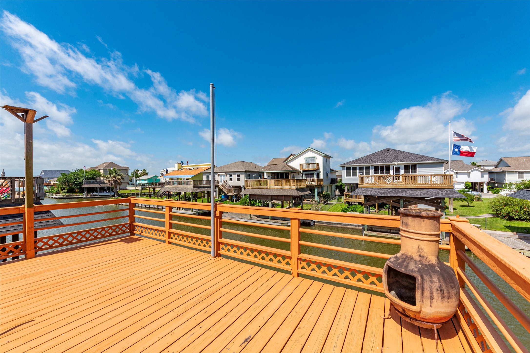 3 Pelican La Marque, TX 77568 - Photo 25 of 46 a view of a terrace with outdoor seating