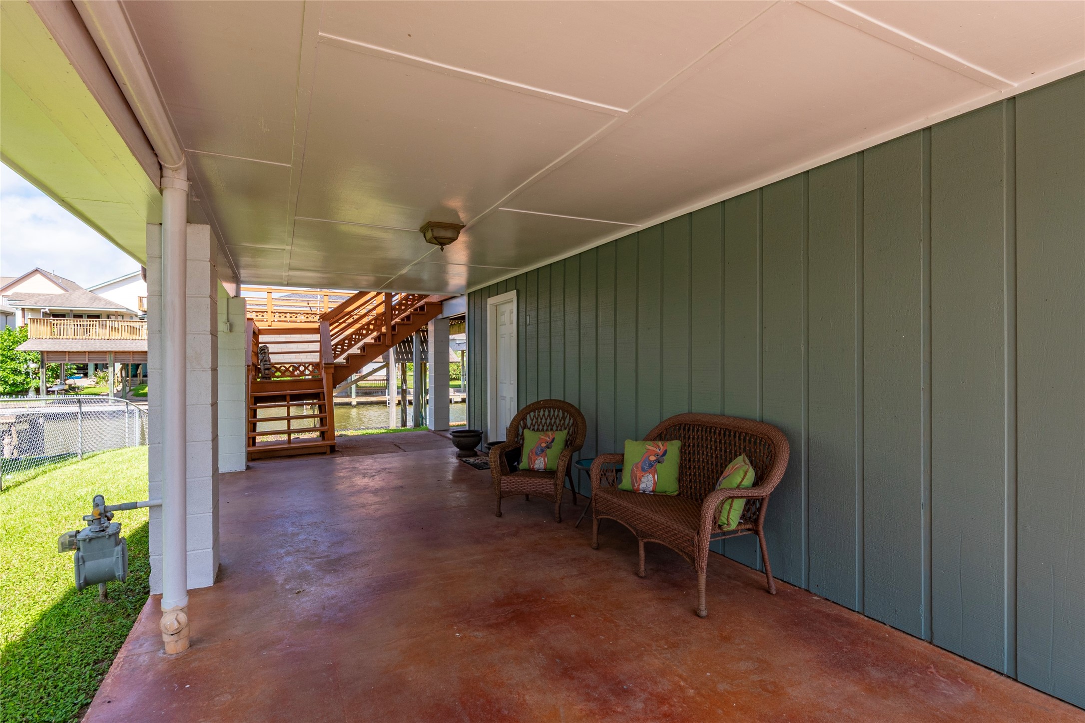 3 Pelican La Marque, TX 77568 - Photo 29 of 46 a view of a chairs and table in a balcony
