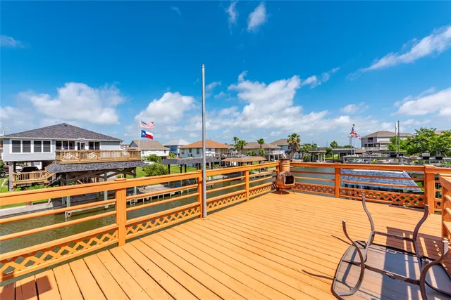 a view of a house with swimming pool and yard