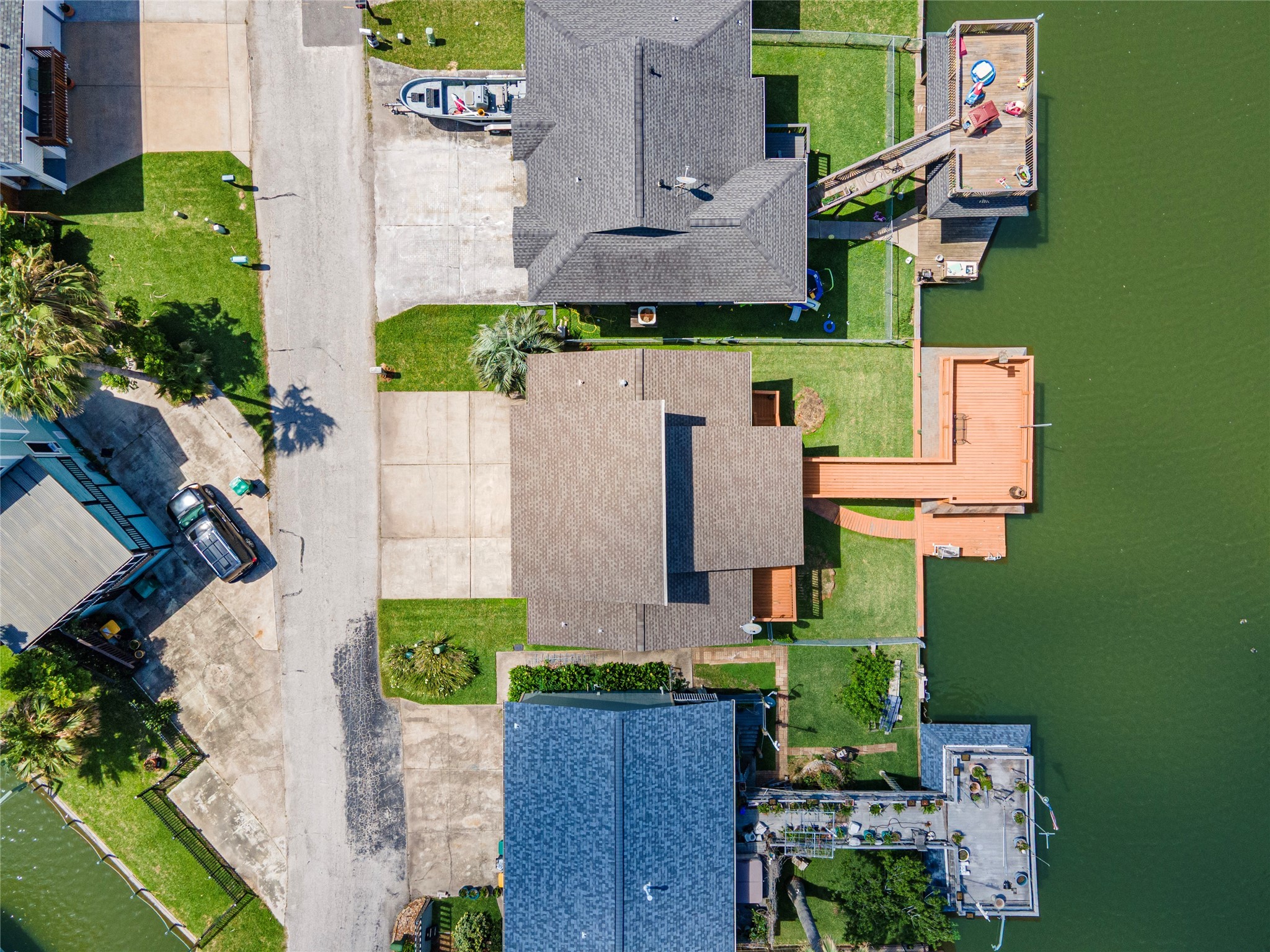 3 Pelican La Marque, TX 77568 - Photo 41 of 46 an aerial view of a house with outdoor space