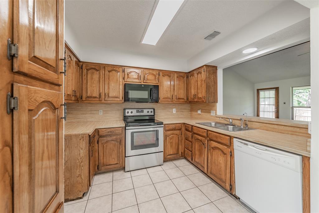 1719 Sagebrush Trail Grapevine, TX 76051 - Photo 7 of 37