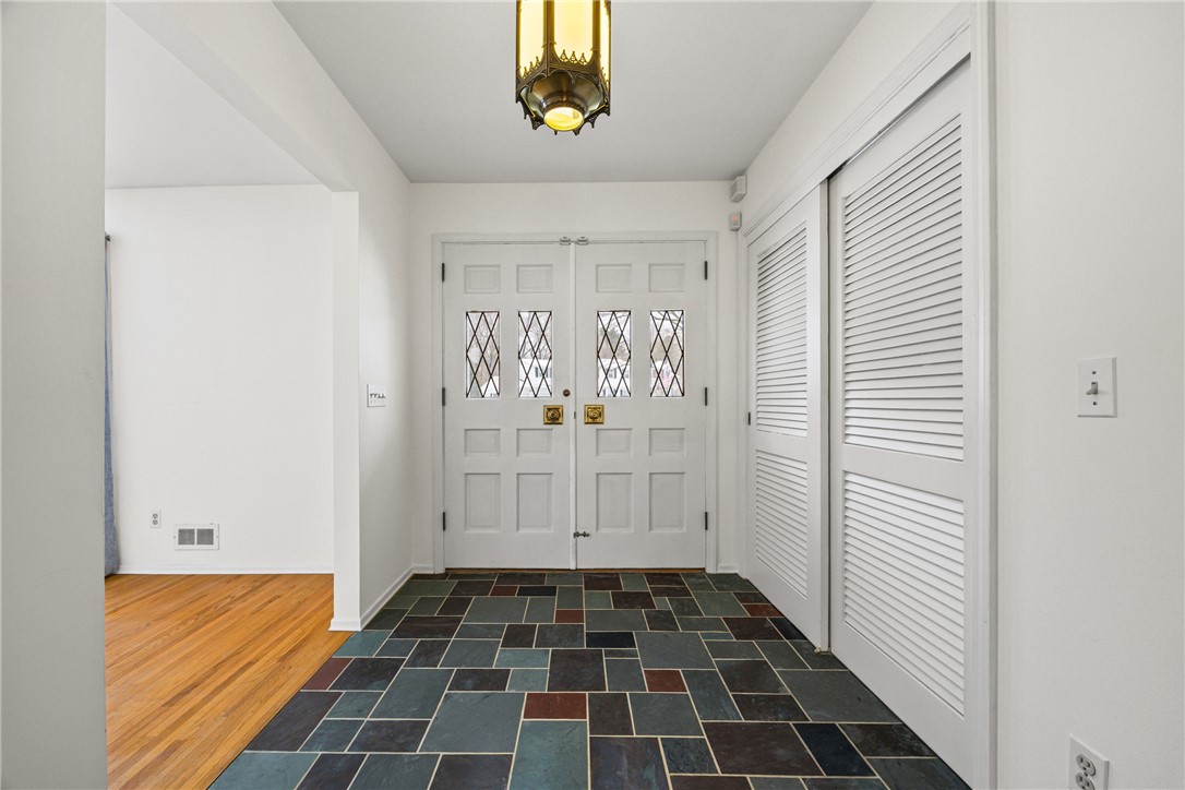 59 Callingham Road Pittsford, NY 14534 - Photo 4 of 40