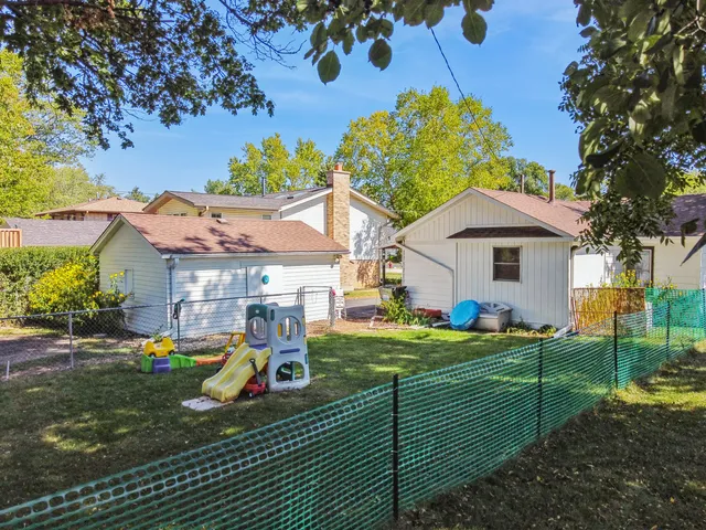 a view of a house with backyard and porch