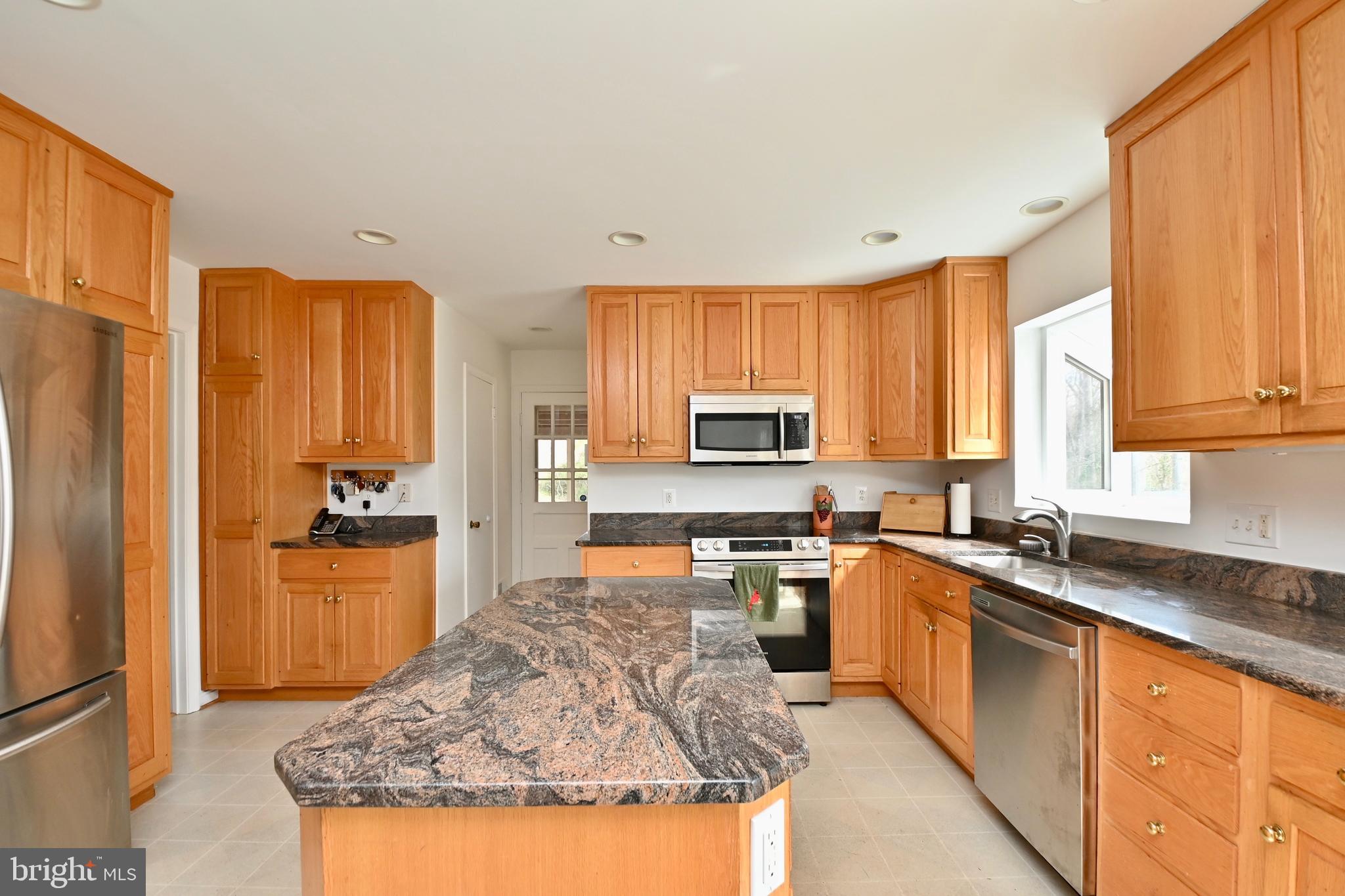 8701 Gateshead Road Alexandria, VA 22309 - Photo 11 of 41 Kitchen