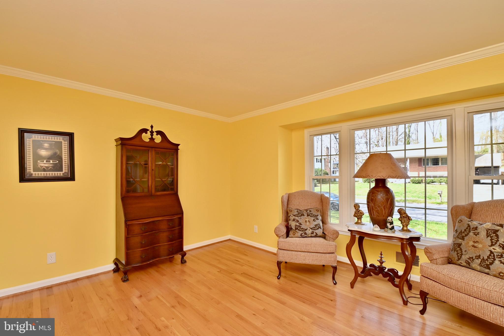 8701 Gateshead Road Alexandria, VA 22309 - Photo 6 of 41 Living Room