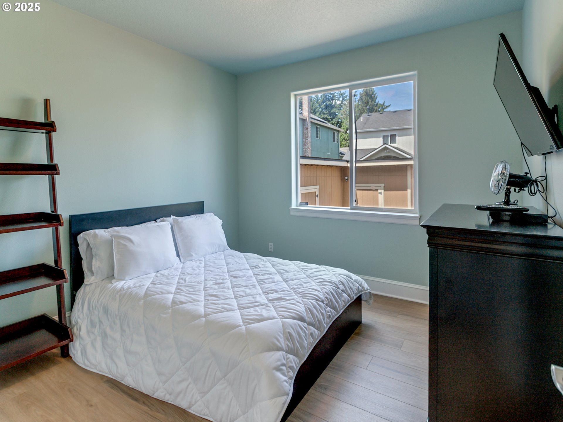 7913 Southwest Leiser Lane Portland, OR 97224 - Photo 12 of 35 Bedroom