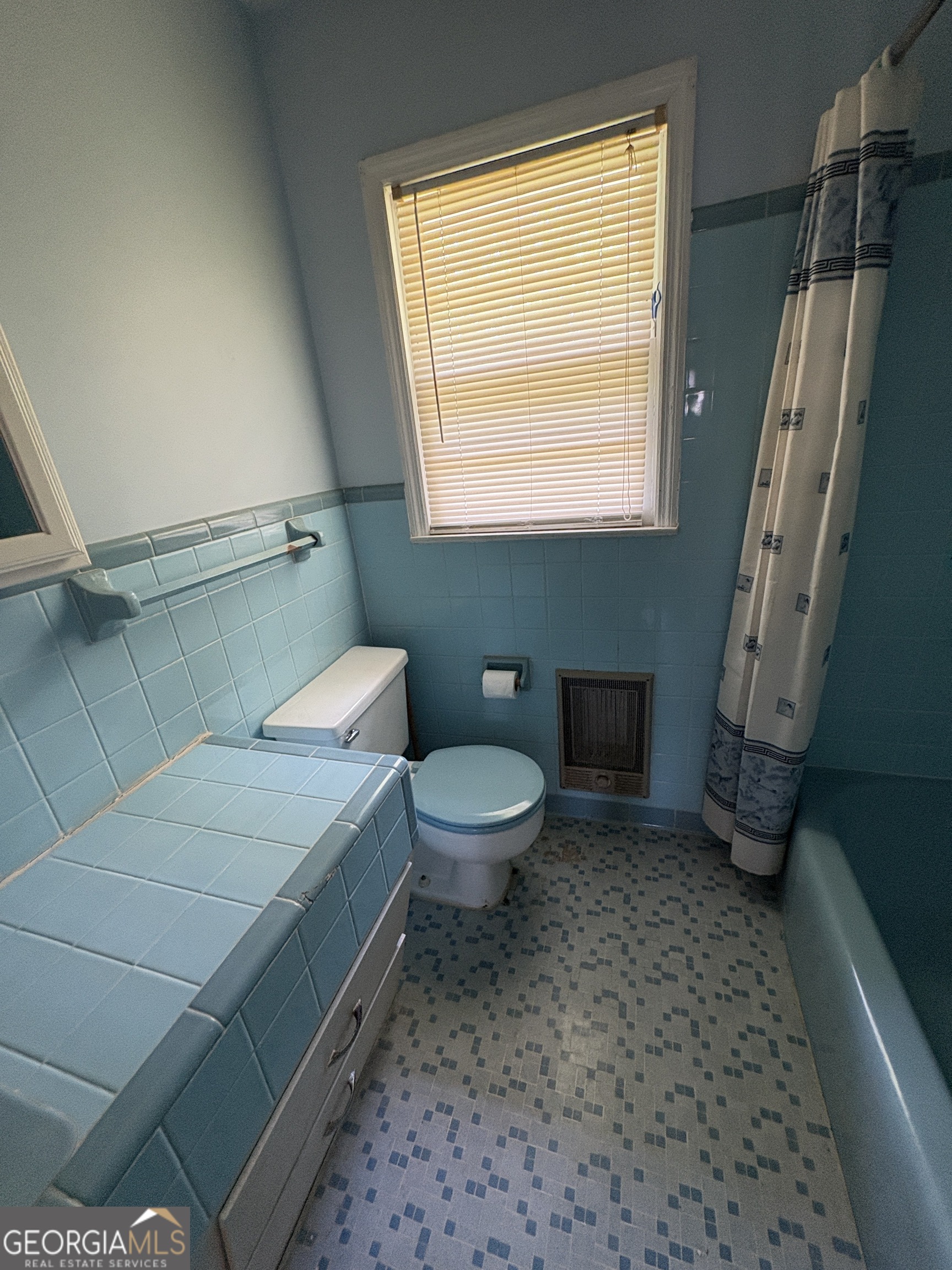 5735 Fitzgerald Street Eastman, GA 31023 - Photo 17 of 22 a bathroom with a granite countertop sink a toilet and a bathtub
