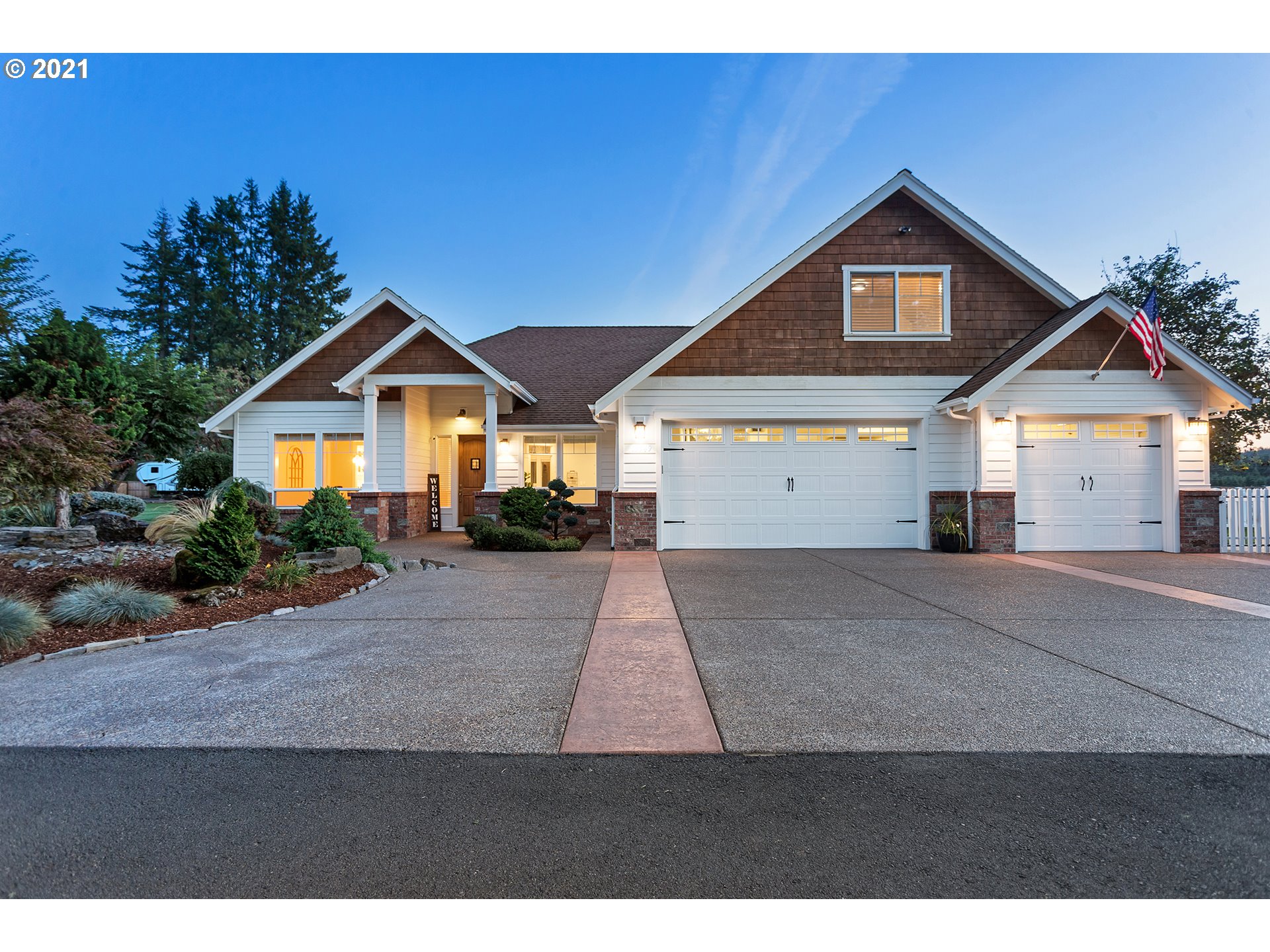 15849 South Harding Road Oregon City, OR 97045 - Photo 1 of 32 a front view of a house with a yard and garage