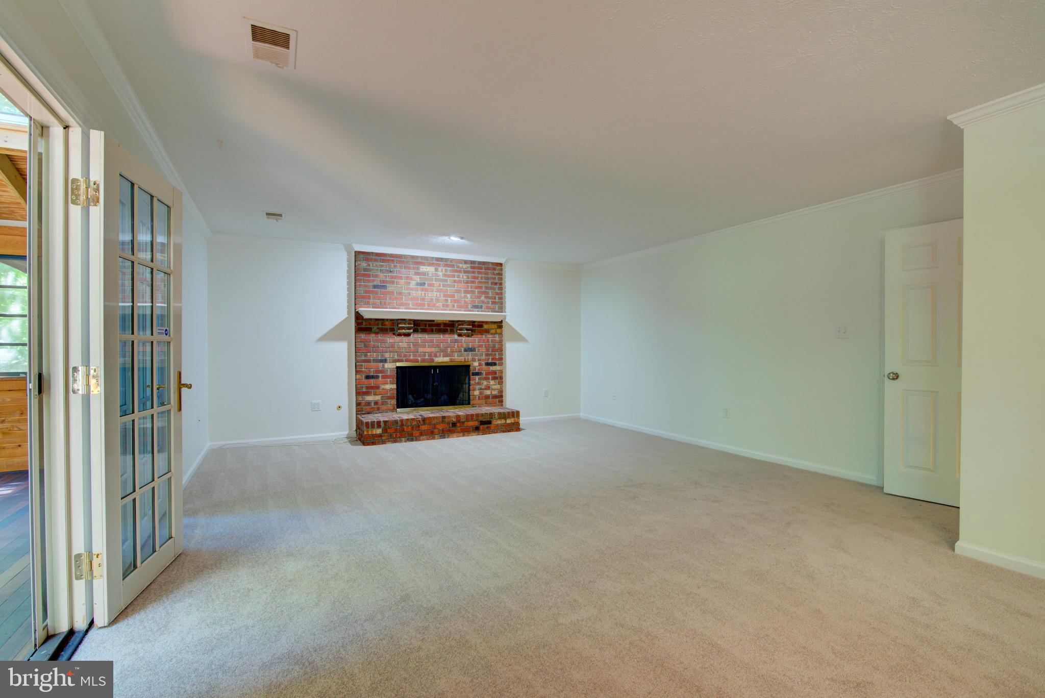 44 Carrollton Road Sterling, VA 20165 - Photo 23 of 75 Family room w/ gas fireplace
