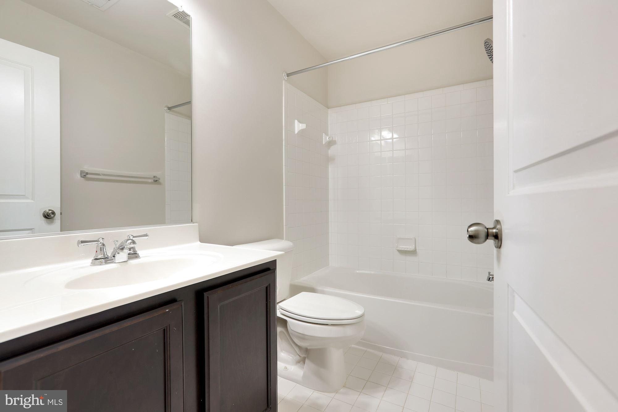 4600 Potomac Highlands Circle Triangle, VA 22172 - Photo 20 of 33 Hall bathroom between primary bedrm & Bed#3