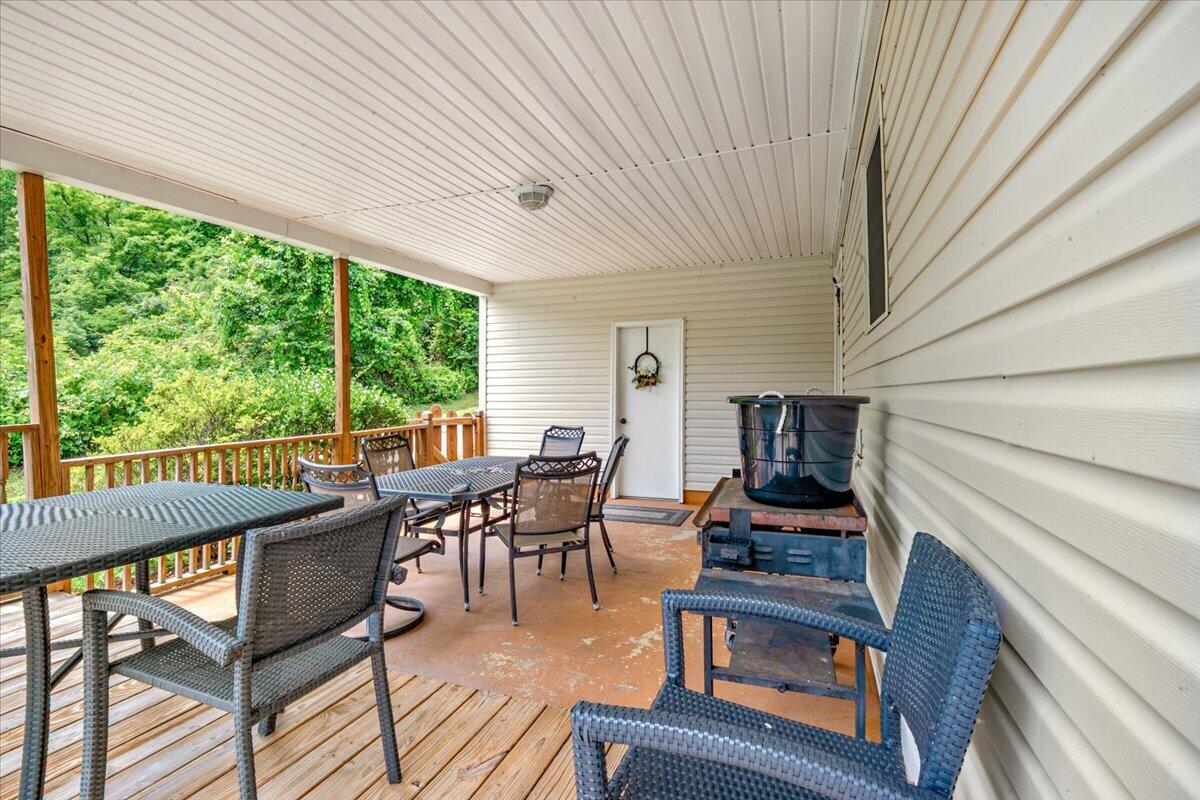 60 R J Wagers Road Manchester, KY 40962 - Photo 36 of 50 34-Side Porch