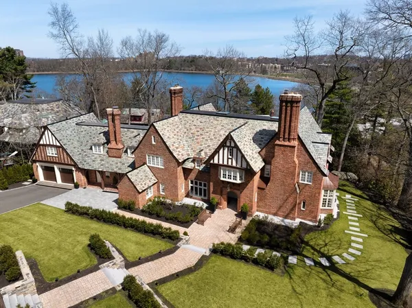 $5,850,000 | 124 Chestnut Hill Road, Newton, MA 02467