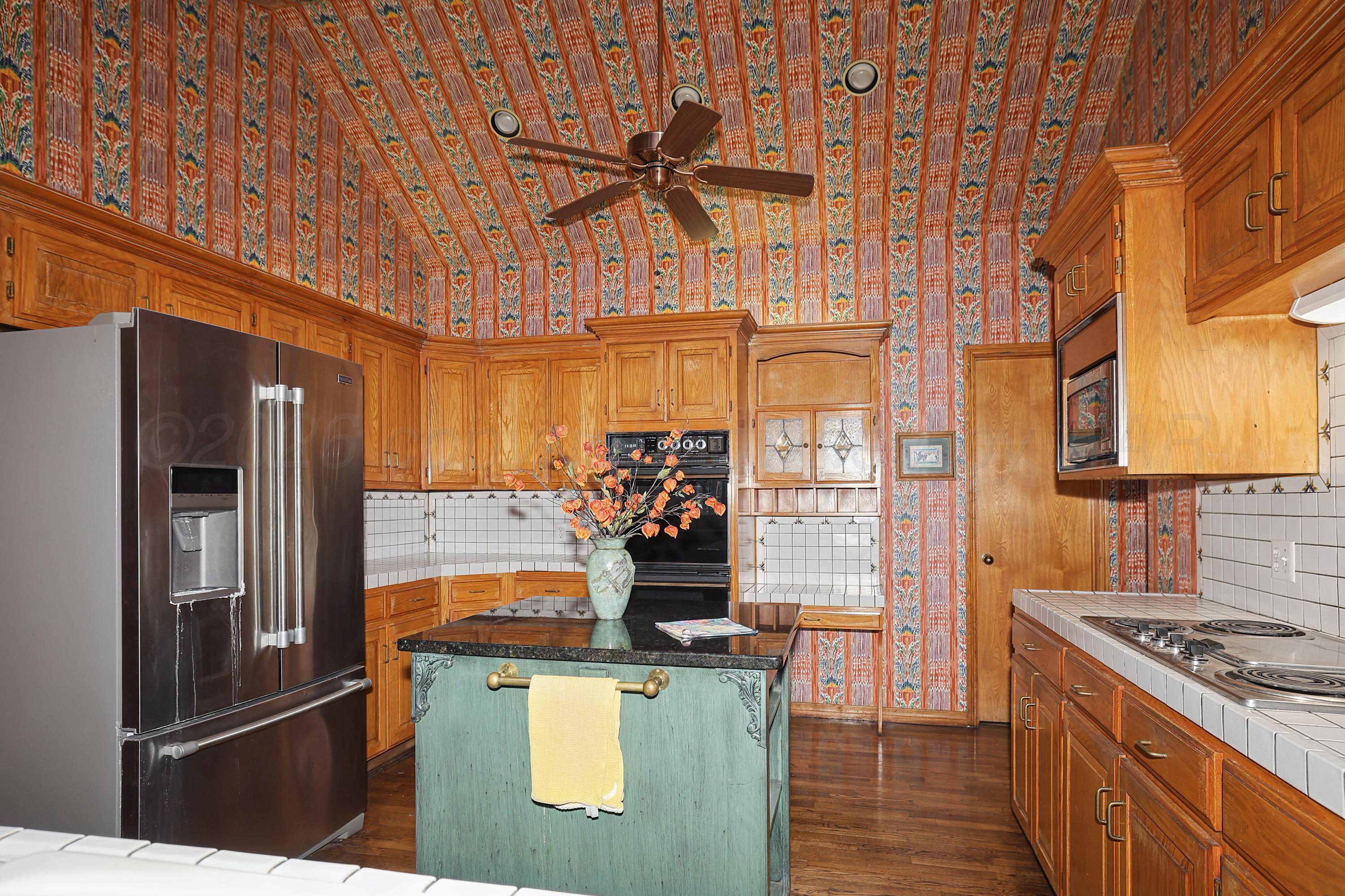 2202 South Travis Street Amarillo, TX 79109 - Photo 12 of 32 14-Kitchen