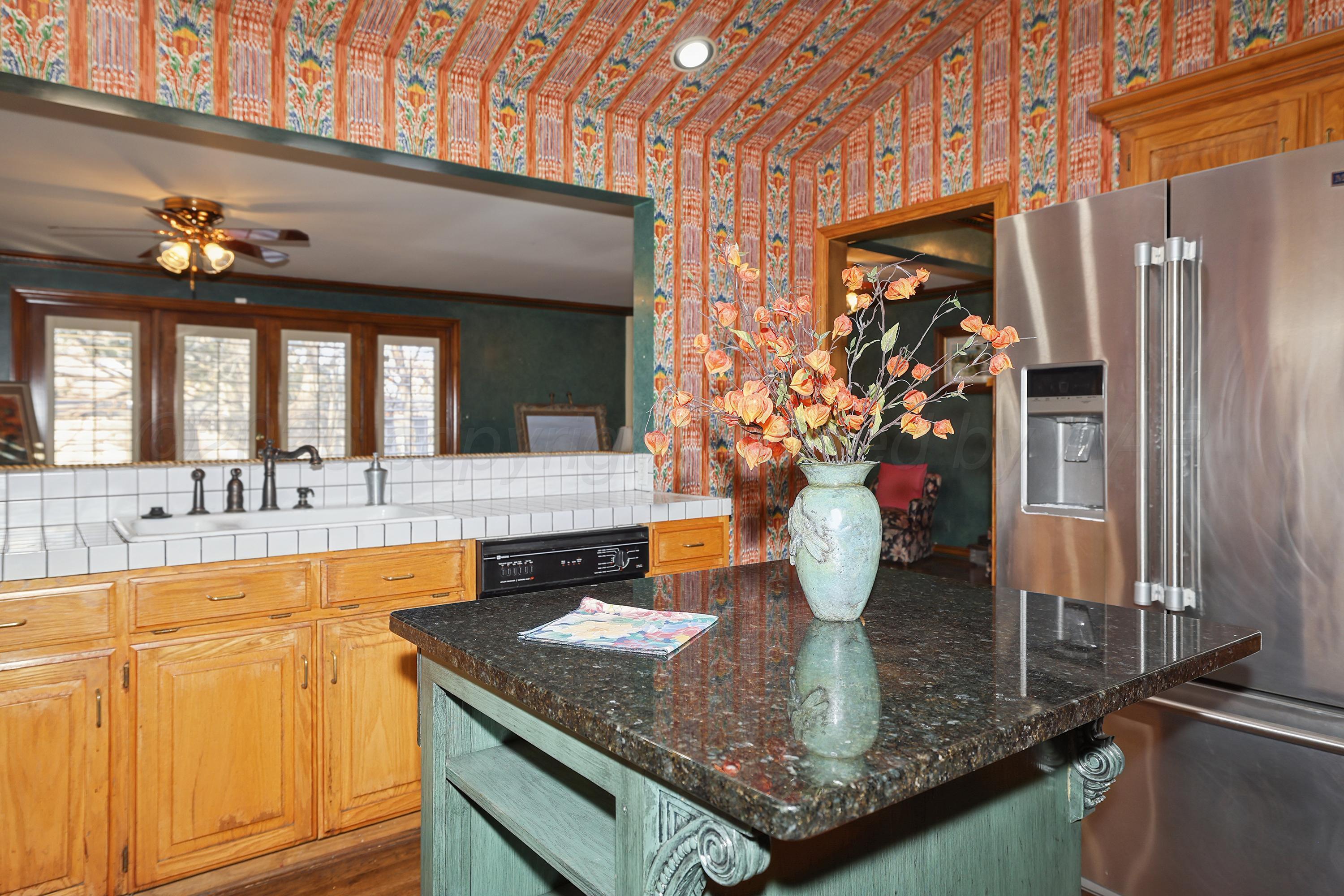2202 South Travis Street Amarillo, TX 79109 - Photo 13 of 32 17-Kitchen