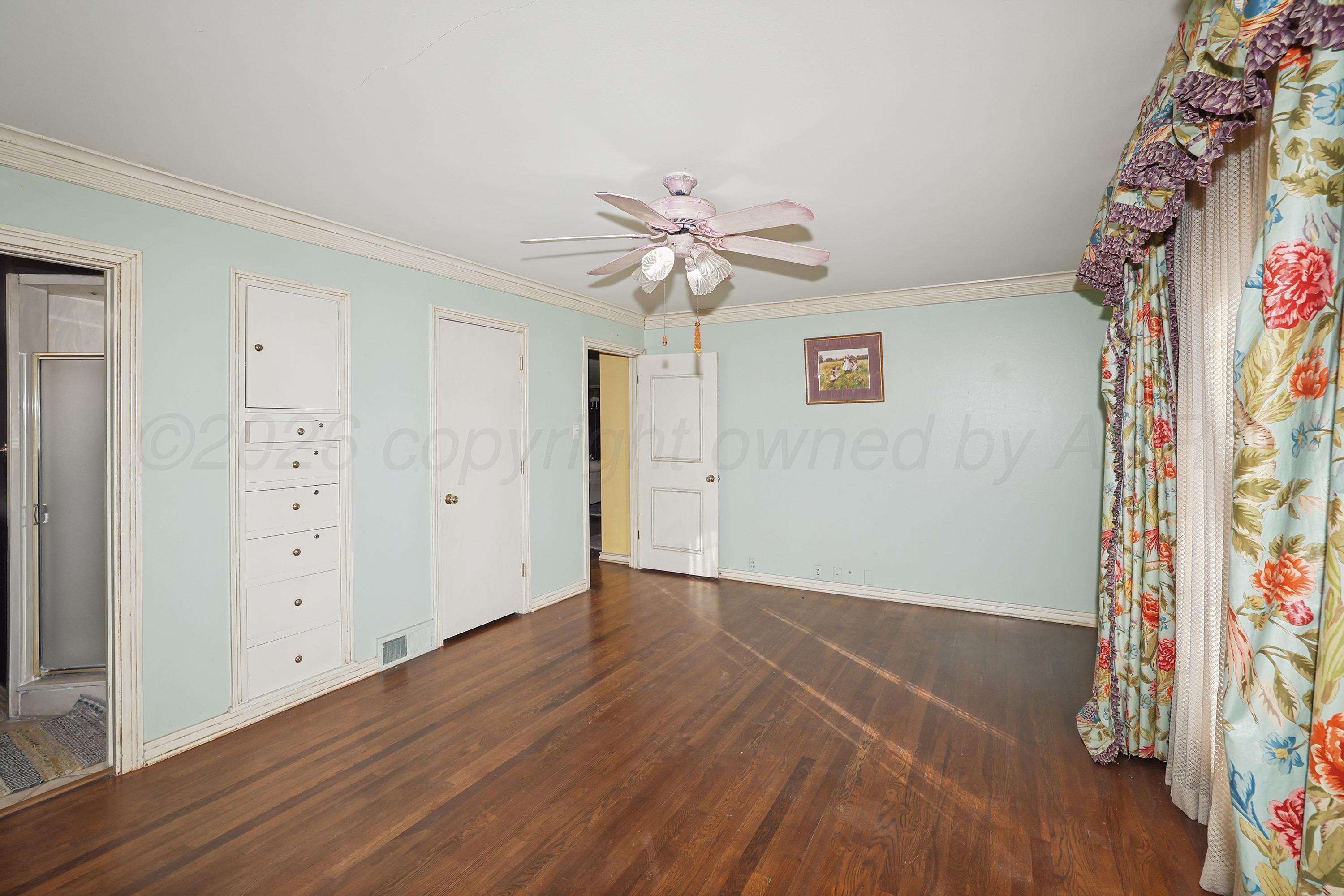 2202 South Travis Street Amarillo, TX 79109 - Photo 15 of 32 20-Primary Bedroom