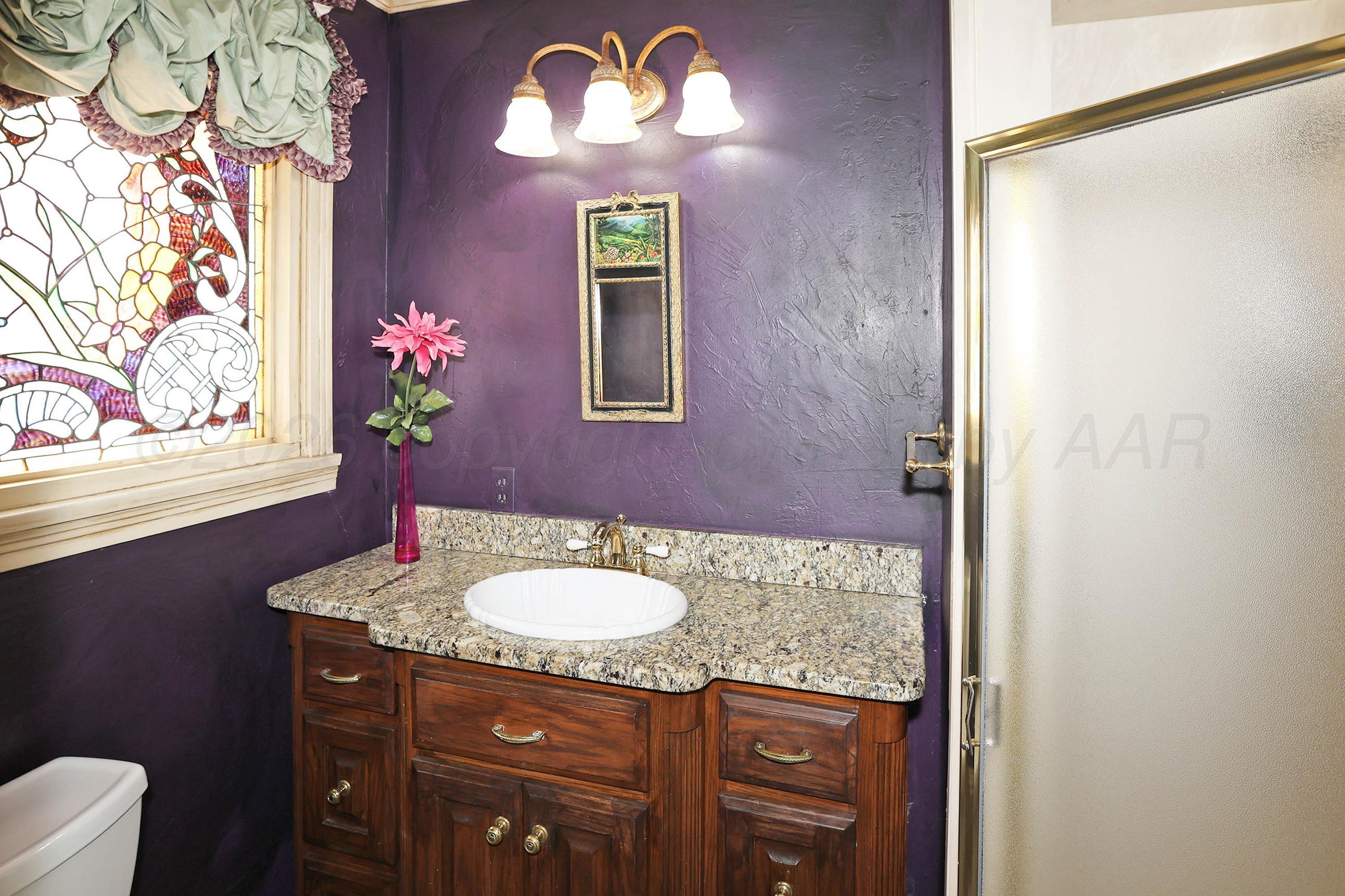 2202 South Travis Street Amarillo, TX 79109 - Photo 17 of 32 21-Primary Bath