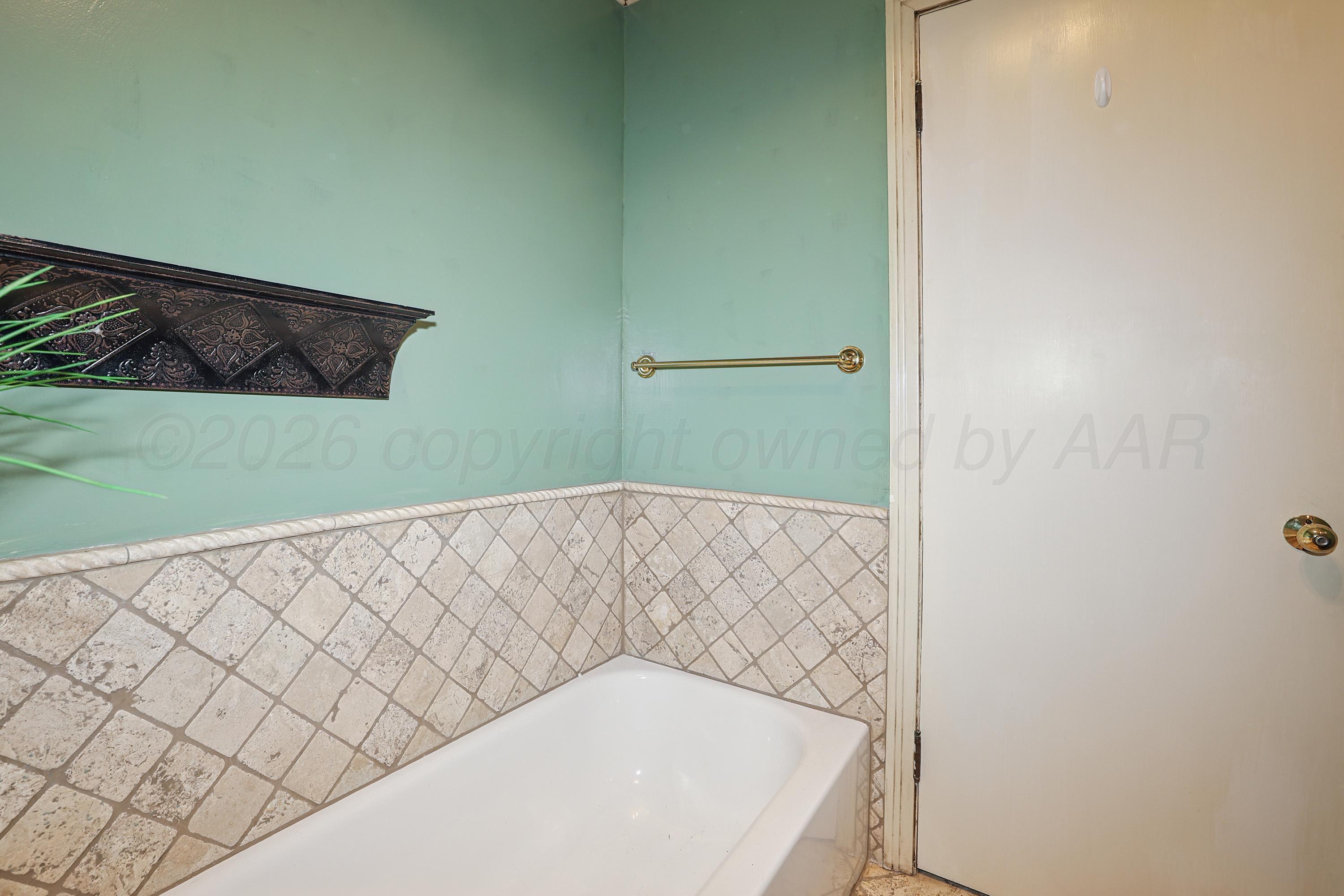 2202 South Travis Street Amarillo, TX 79109 - Photo 21 of 32 28-Bathroom