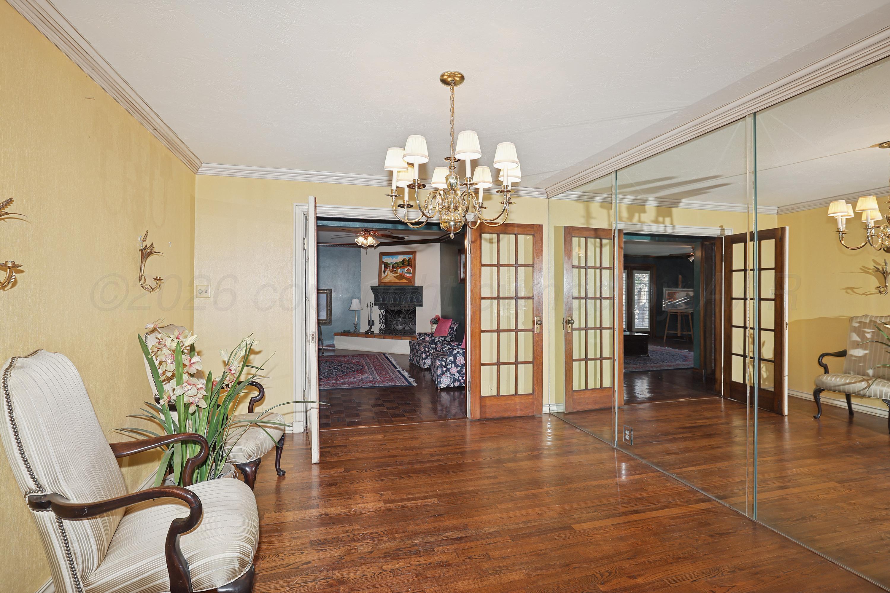 2202 South Travis Street Amarillo, TX 79109 - Photo 7 of 32 8-Dining Area