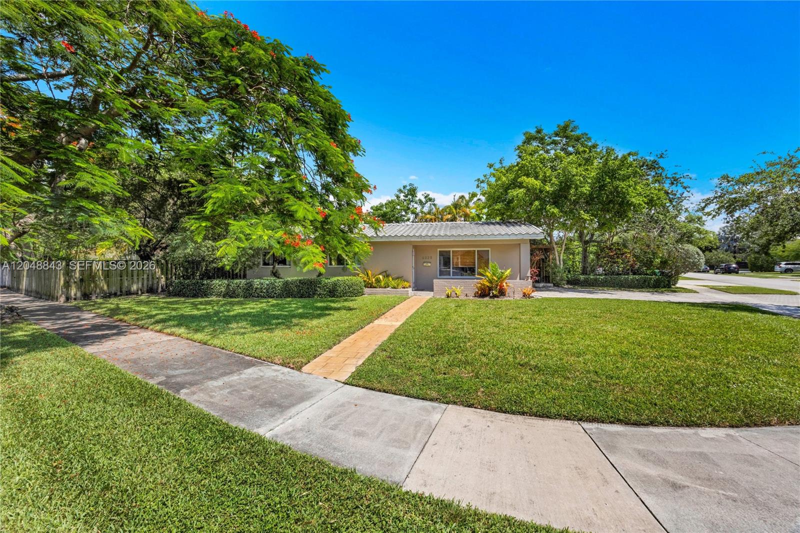 6325 Southwest 84th Street Miami, FL 33143 - Photo 5 of 33