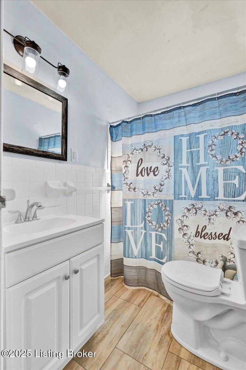 8267 Sulphur Road Sulphur, KY 40070 - Photo 22 of 40 Full Bathroom