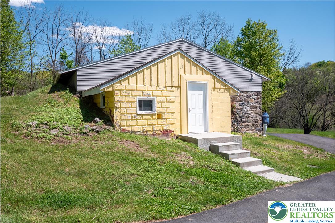 1072 5 Points Richmond Road Bangor, PA 18013 - Photo 66 of 66 a view of backyard of house