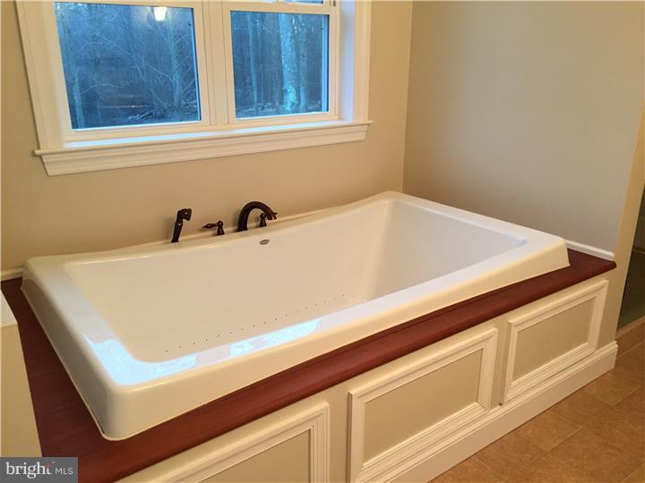 380 High Hill Road Woolwich Township, NJ 08085 - Photo 13 of 25 Hot Tub