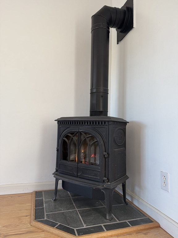 8 Manor Road Auburn, MA 01501 - Photo 8 of 21 Gallery Image 8