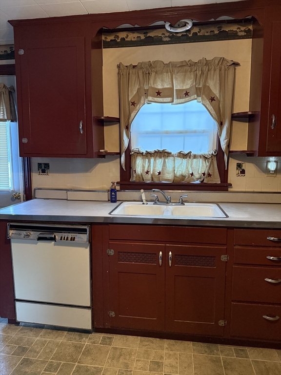 8 Manor Road Auburn, MA 01501 - Photo 10 of 21 Gallery Image 10