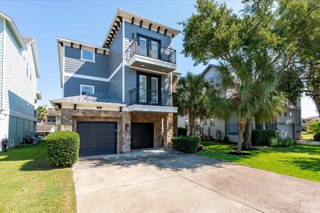 $775,000 | 211 Valmar Street, Kemah, TX 77565