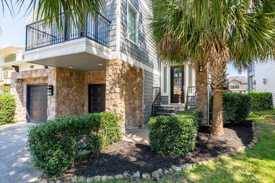 211 Valmar Street Kemah, TX 77565 - Photo 15 of 50 a front view of house with yard and green space