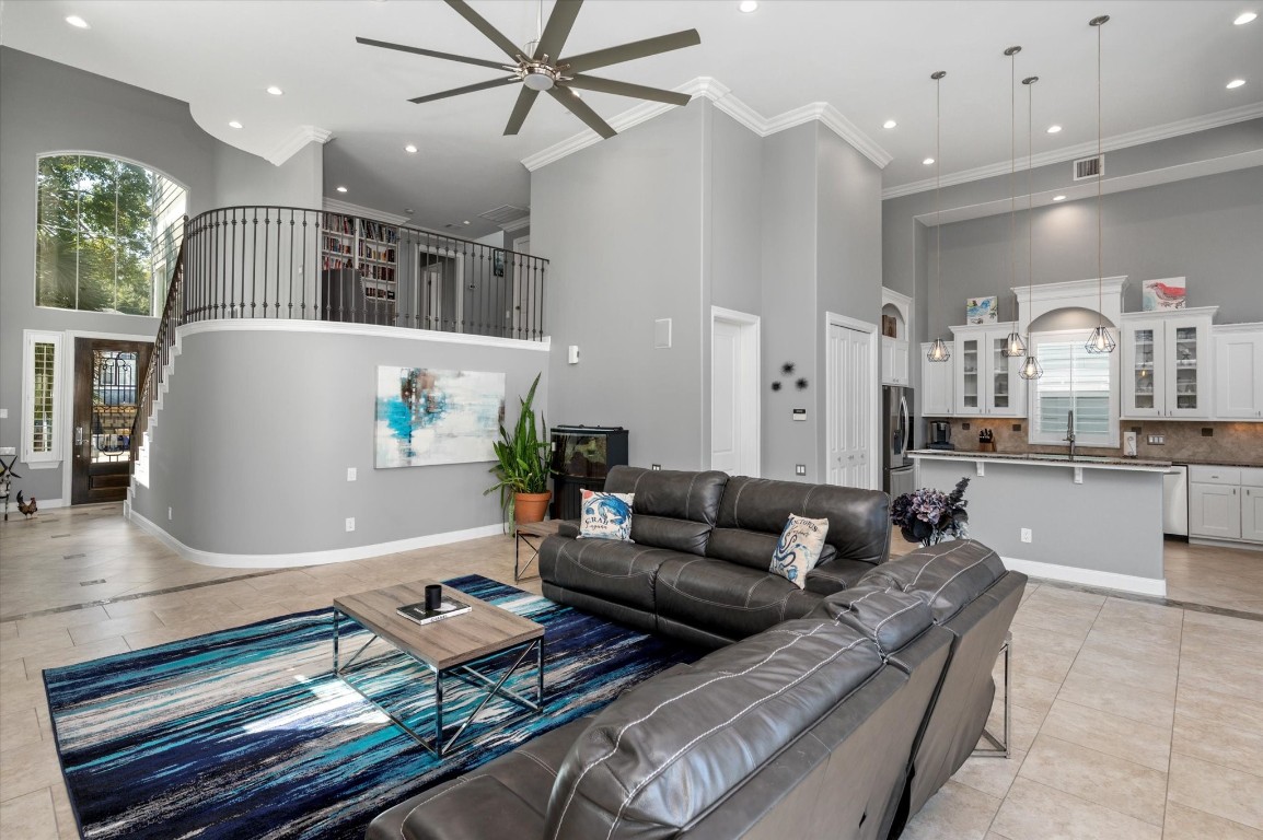 211 Valmar Street Kemah, TX 77565 - Photo 24 of 50 a living room with furniture and kitchen view