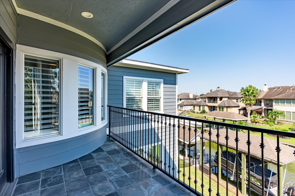211 Valmar Street Kemah, TX 77565 - Photo 44 of 50 a view of balcony with furniture