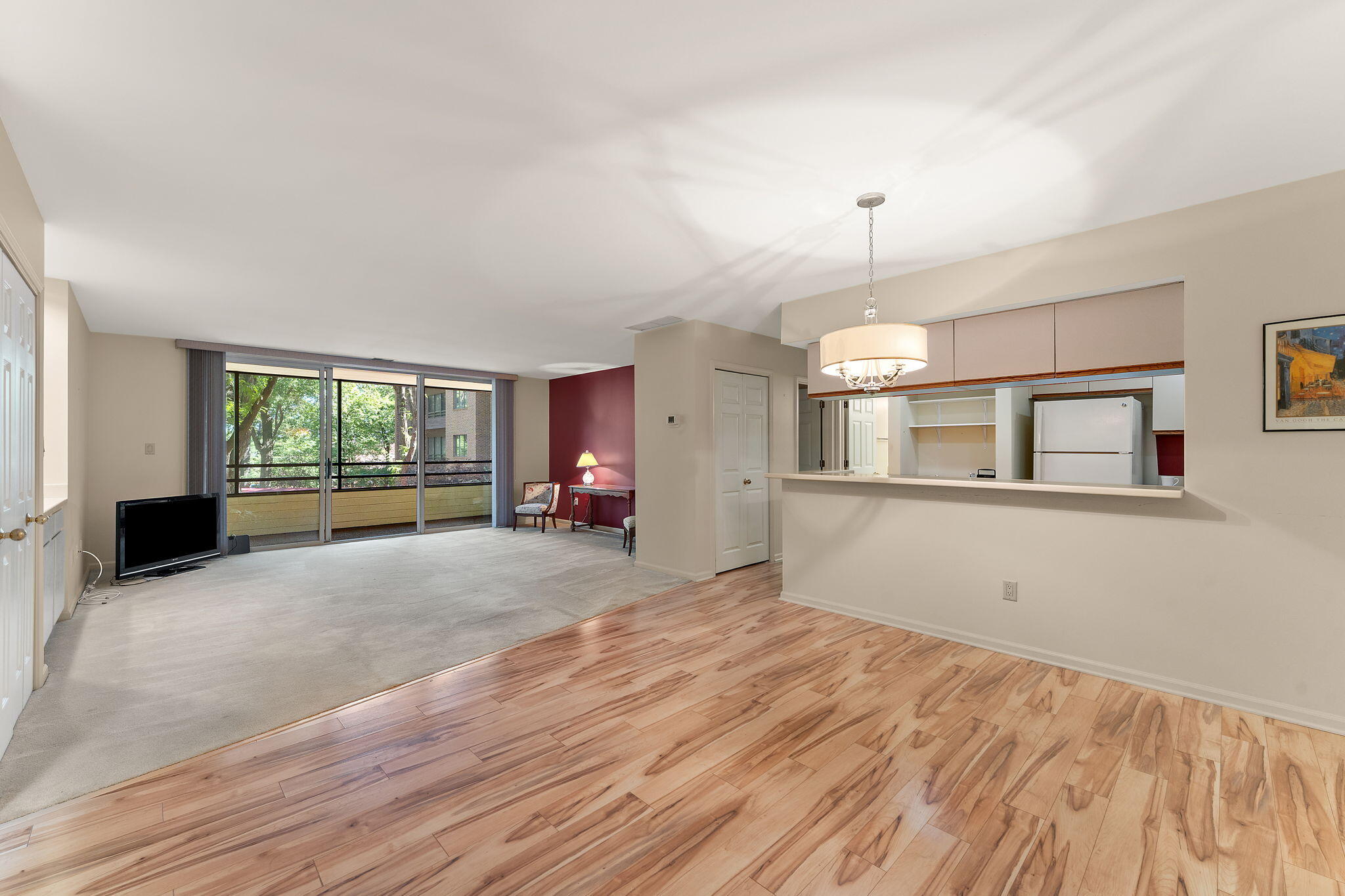 910 Ridge Road, Unit 203 Munster, IN 46321 - Photo 13 of 31 2048x1365