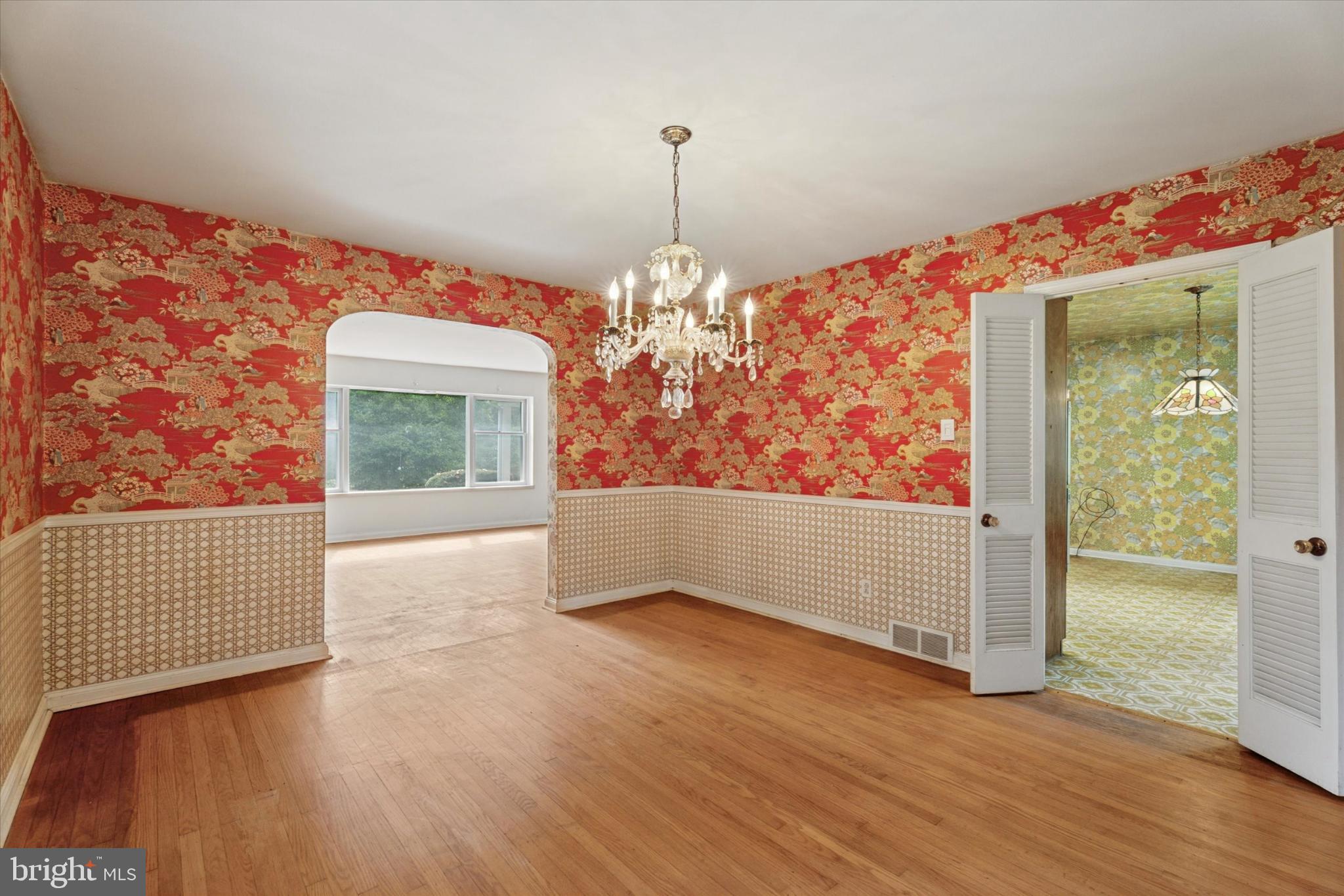 403 Atwater Road Broomall, PA 19008 - Photo 8 of 35 Charming vintage dining space with floral accents.