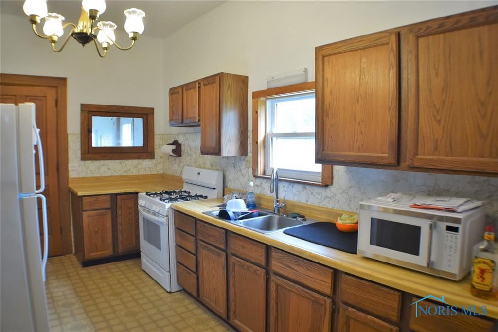 307 East Spring Street Fayette, OH 43521 - Photo 4 of 20 Gallery Image 4