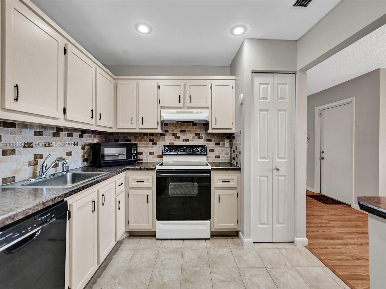 3641 West Forge Road, Unit 33 Davie, FL 33328 - Photo 18 of 55 Gallery Image 18