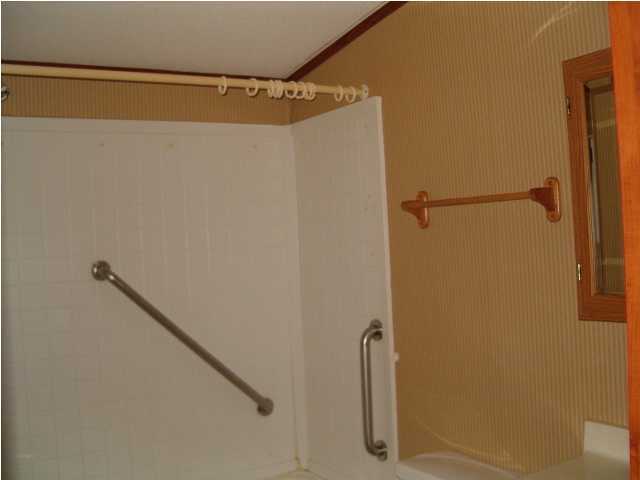 135 Henderson Road DeFuniak Springs, FL 32433 - Photo 5 of 14 a bathroom with a shower