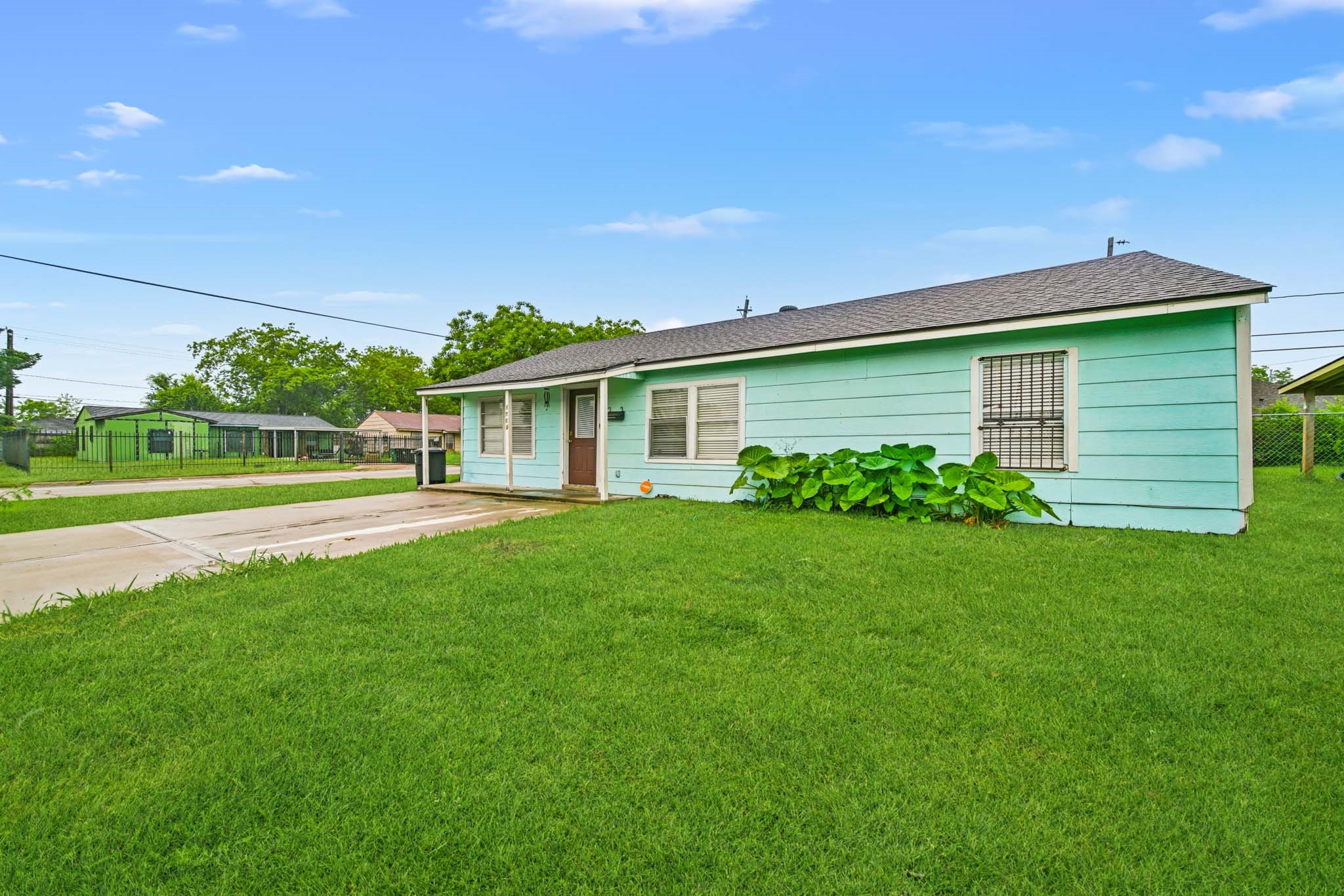 5003 Ridgeway Drive Houston, TX 77033 - Photo 2 of 25