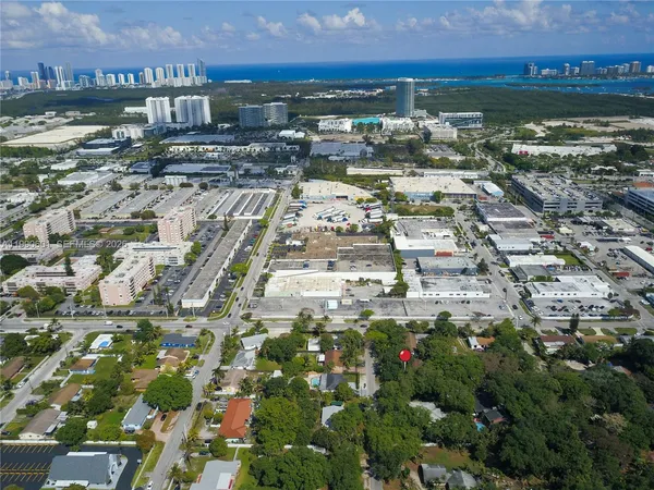 $2,700 | 1762 Northeast 145th Street, Unit 1760, Miami, FL 33181