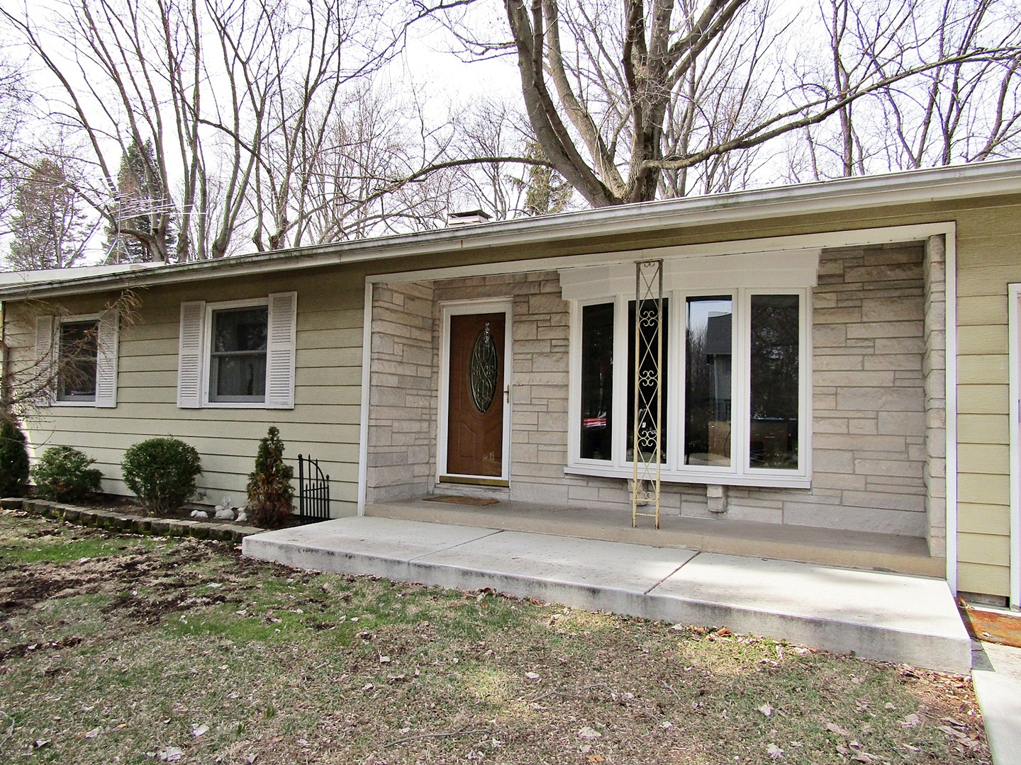 1408 Dunstan Road Geneva, IL 60134 - Photo 2 of 21 a front view of a house with garden