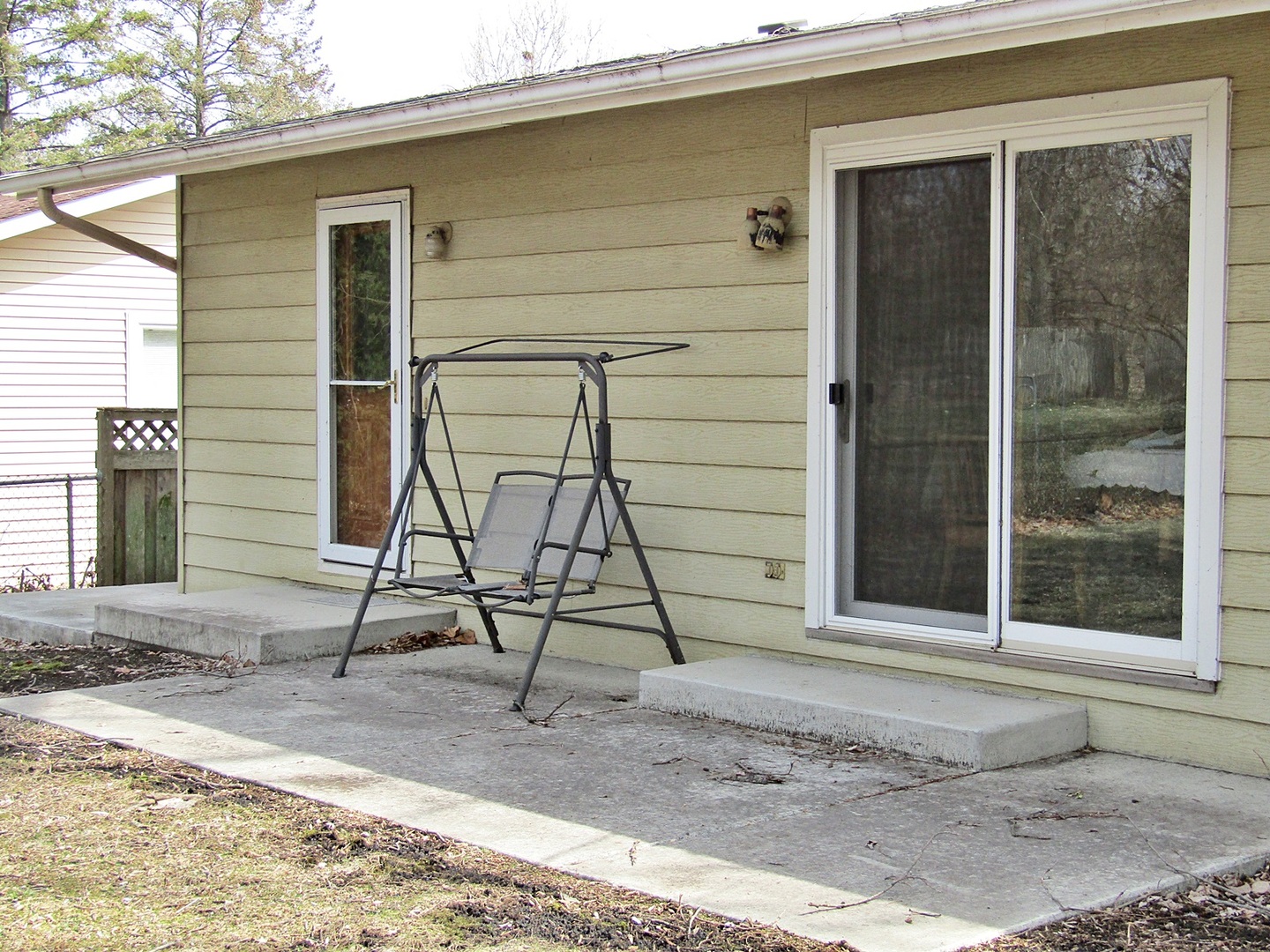 1408 Dunstan Road Geneva, IL 60134 - Photo 17 of 21 a white house with a outdoor space