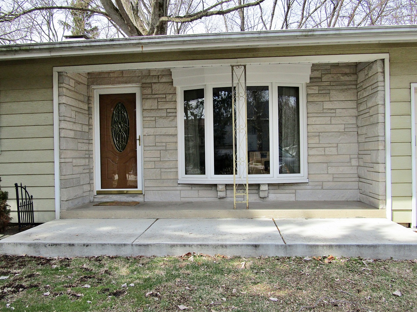 1408 Dunstan Road Geneva, IL 60134 - Photo 3 of 21 a view of house with backyard of house