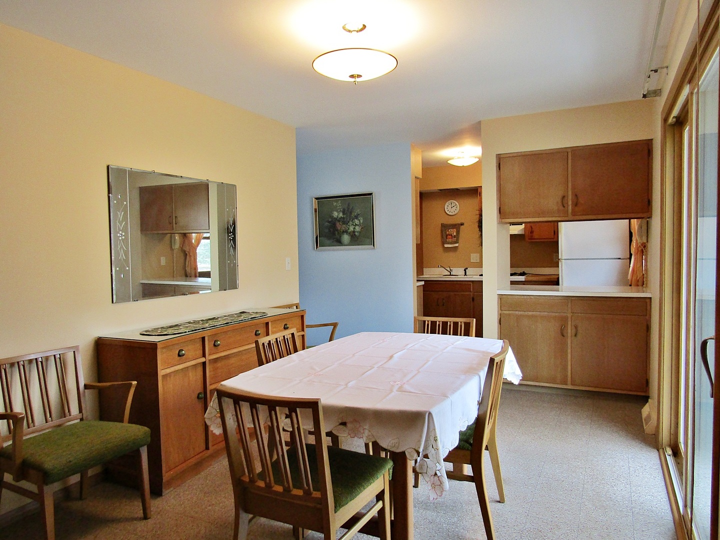 1408 Dunstan Road Geneva, IL 60134 - Photo 8 of 21 a kitchen that has a table and chairs in it