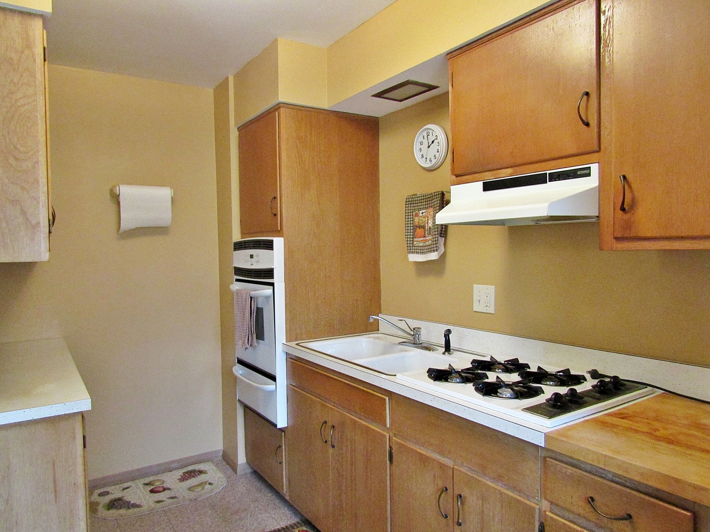 1408 Dunstan Road Geneva, IL 60134 - Photo 9 of 21 a kitchen with a stove and a refrigerator
