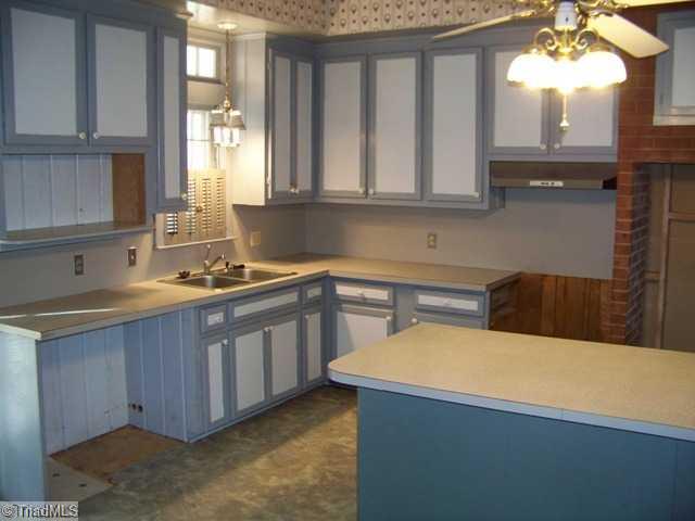815 Shoals Road Pinnacle, NC 27043 - Photo 3 of 5 Kitchen.