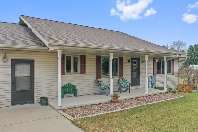 $419,900 | 8144 South Chase Road, Pulaski, WI 54162